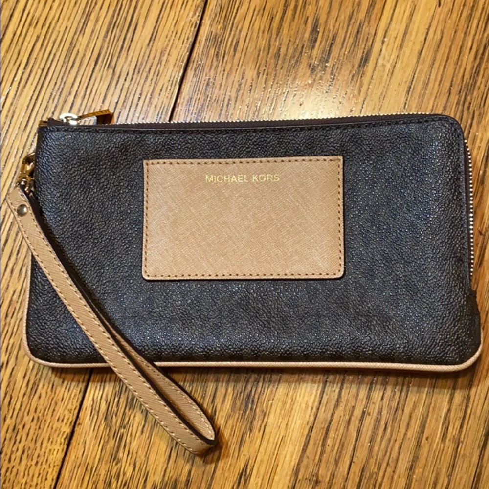 Michael Kors Wallet/Wristlet